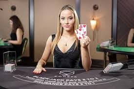 Antarmuka aplikasi surga5000 menampilkan menu sportsbook dan permainan kasino